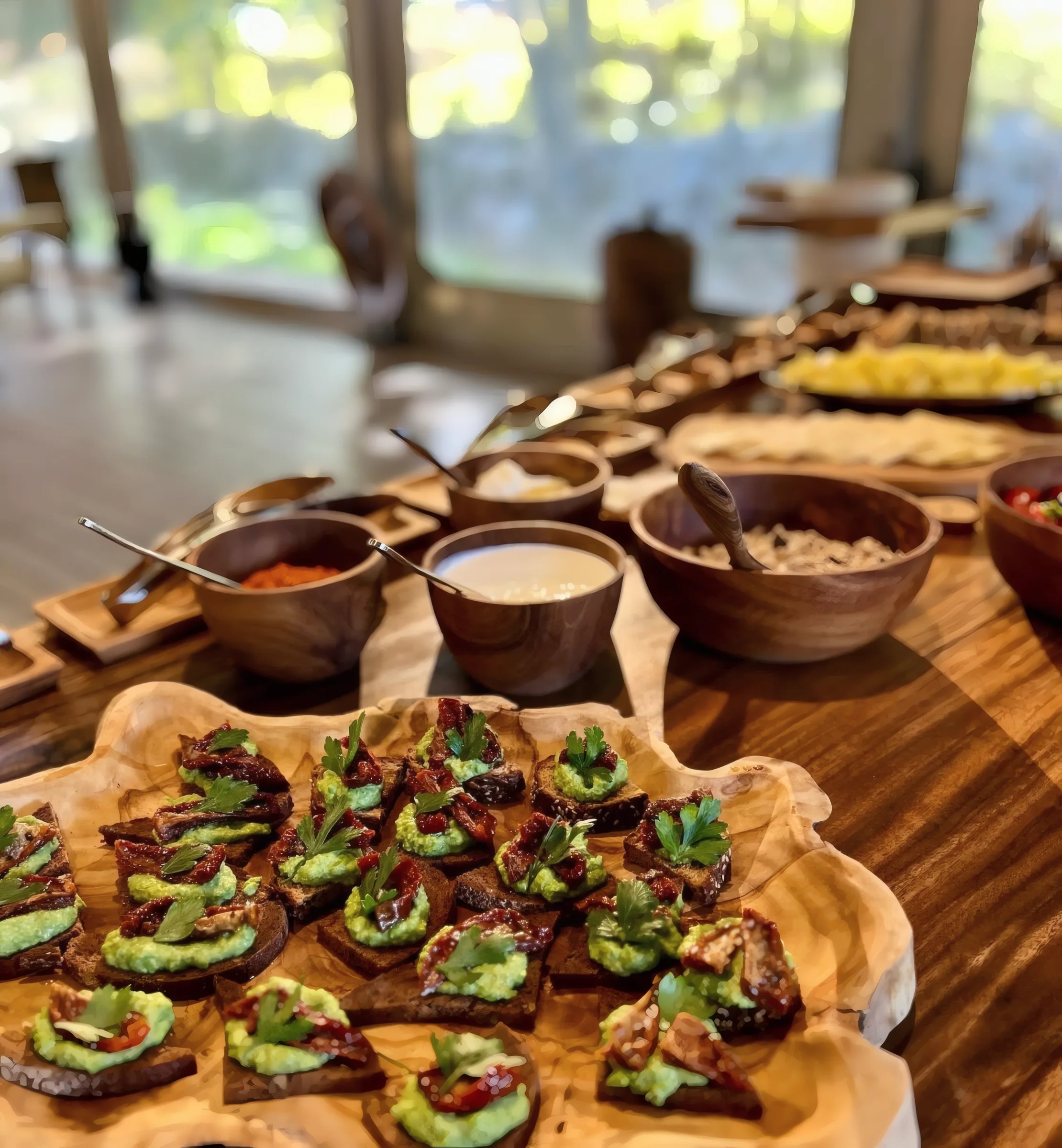 Fresh food served on wooden platters at ašuma retreat